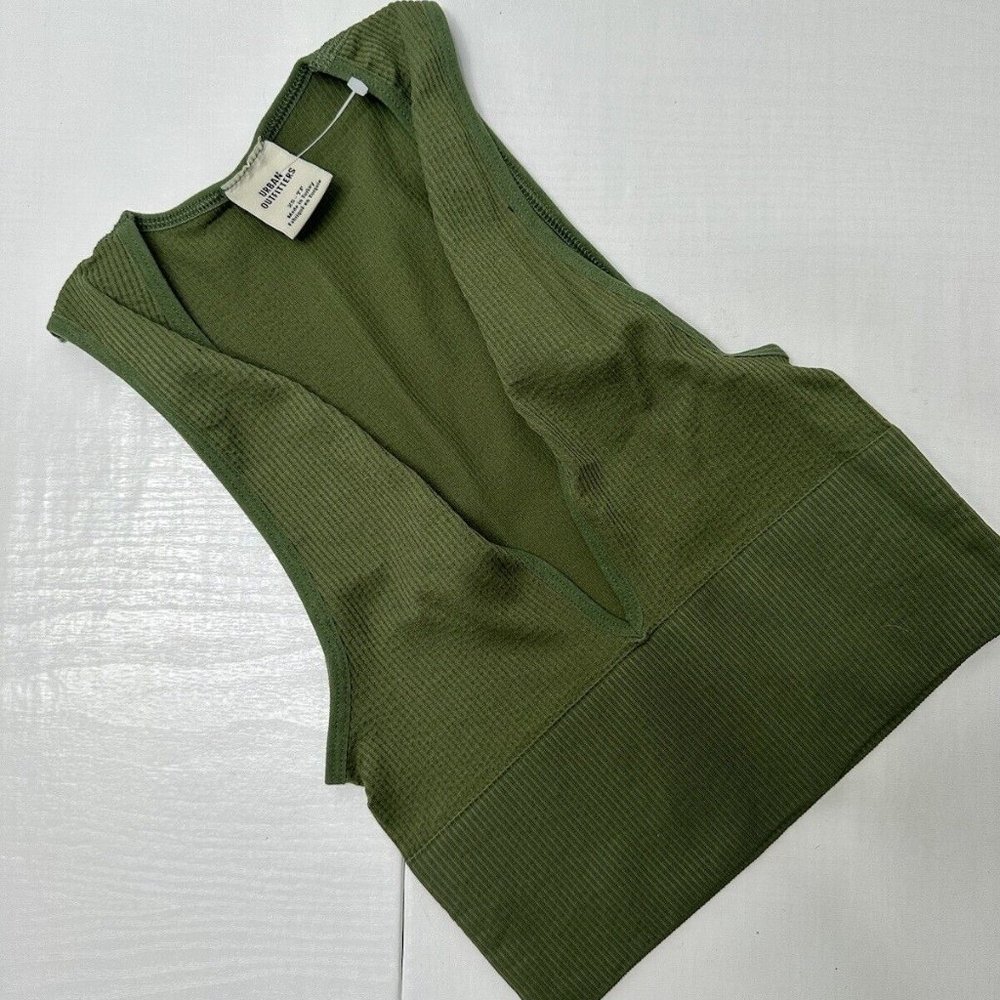 Urban Outfitters Ribbed Vest Size XS Green Cropped Sleeveless Basics - Picture 1 of 8